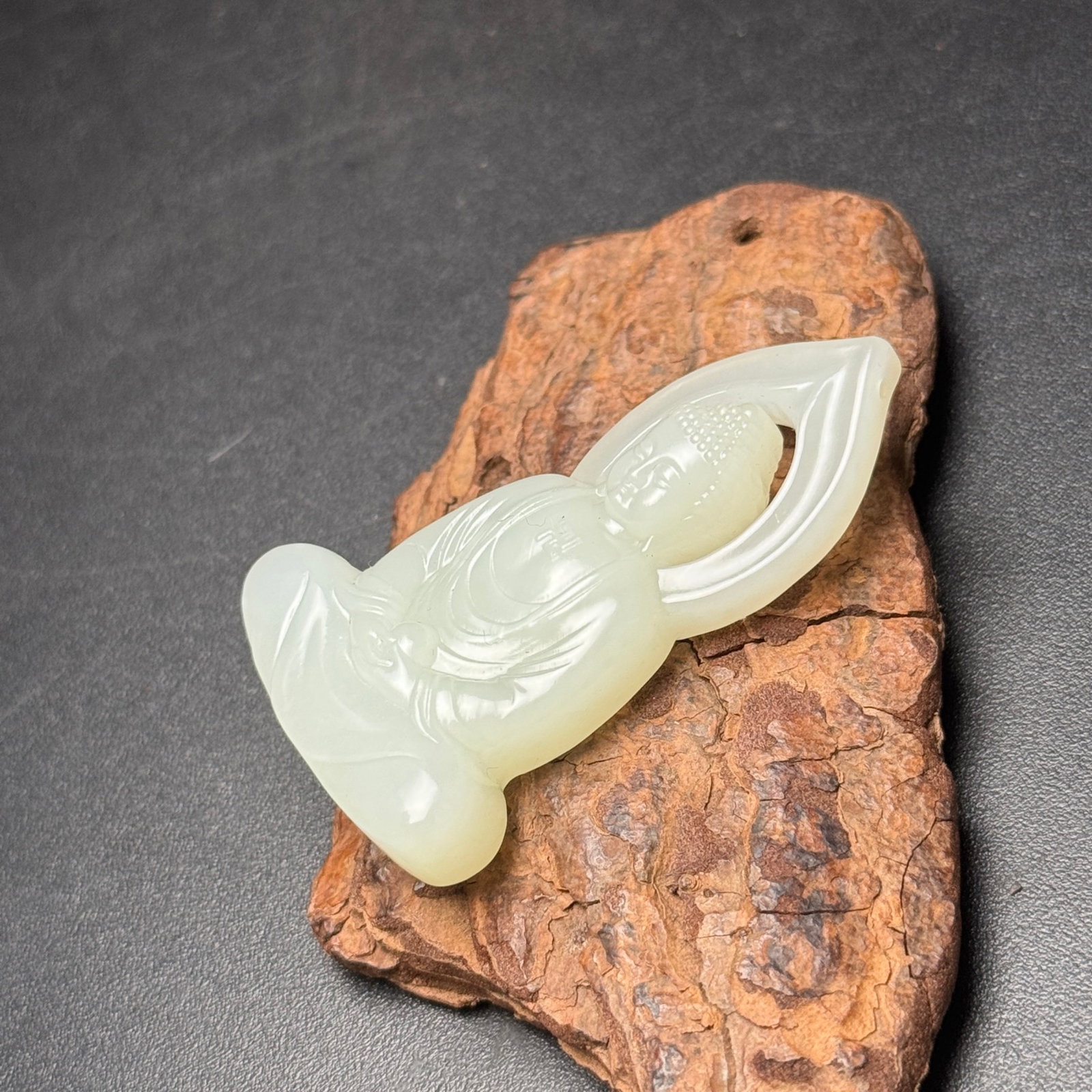 An Exquisite White Jade Statue of Mah¨¡vairocana Pendant - 5