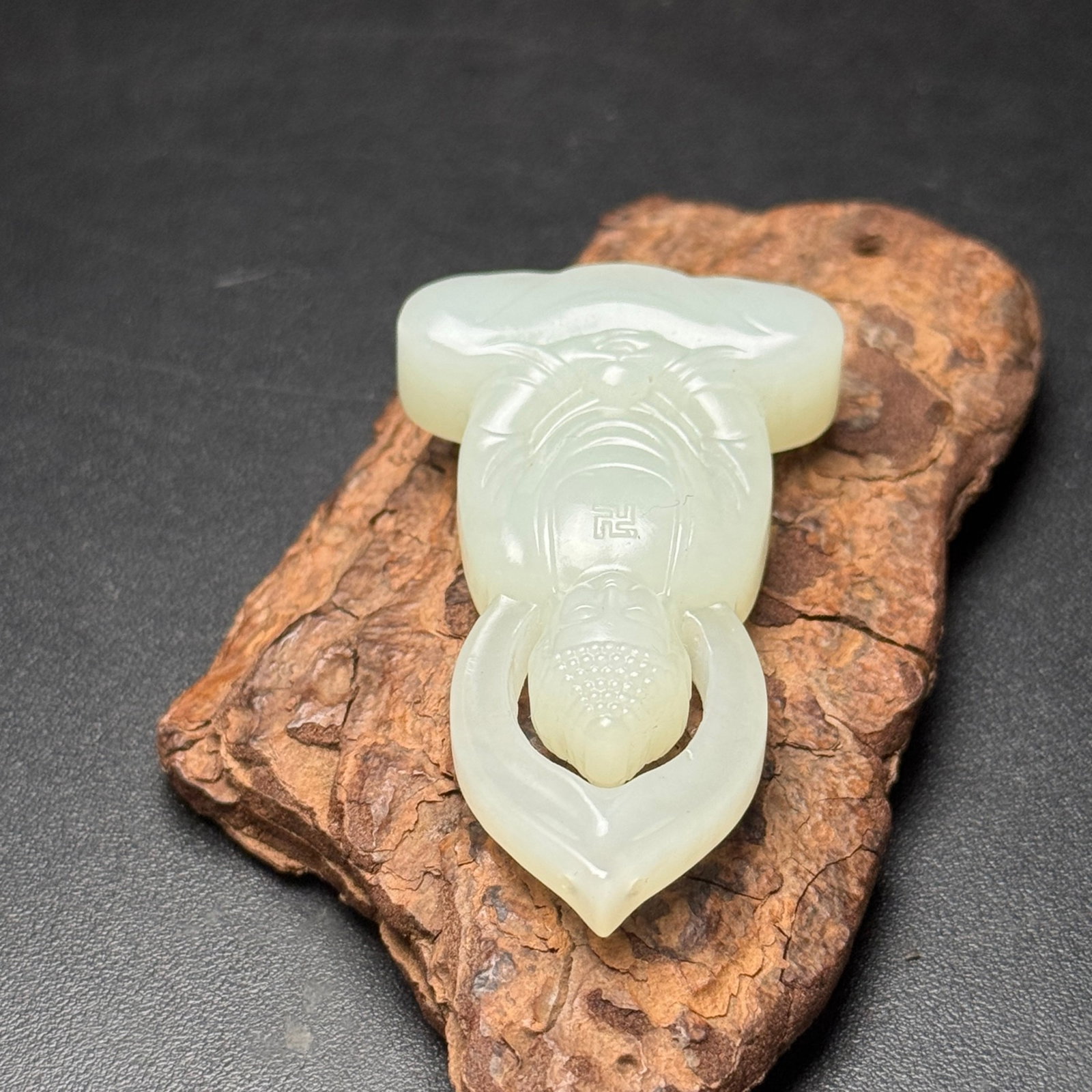 An Exquisite White Jade Statue of Mah¨¡vairocana Pendant - 6