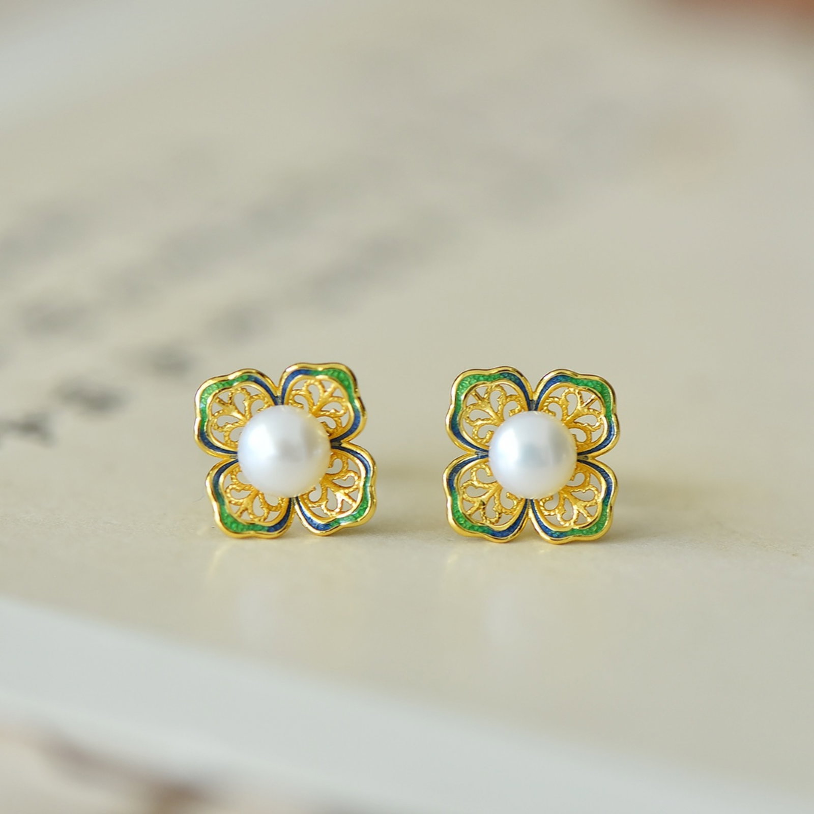 A Pair of Exquisite Sterling Silver-Gold Plated Inlaid Pearls Enamel Earrings - 2