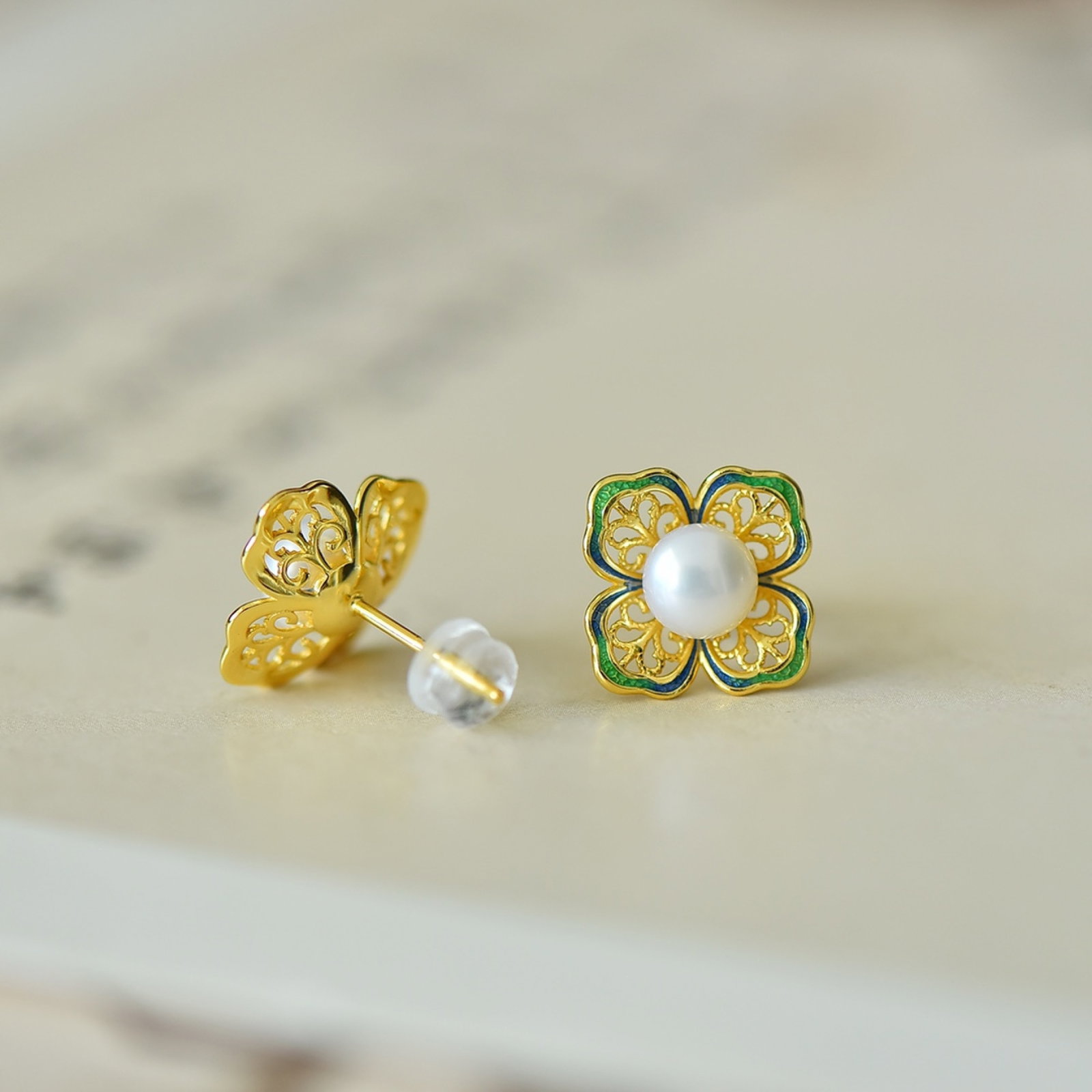 A Pair of Exquisite Sterling Silver-Gold Plated Inlaid Pearls Enamel Earrings - 5
