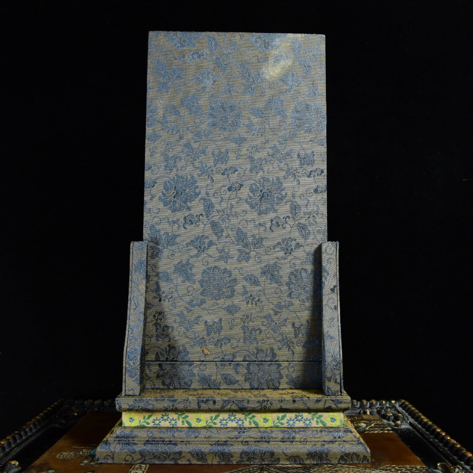 An Exquisite Tianhuang Stone Painted Color Statue of Avalokitesvara Pattern Table Screen - 7
