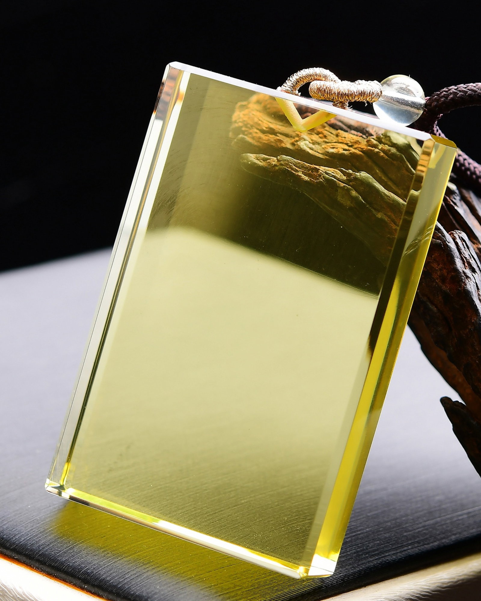 An Exquisite Crystal Pendant - 3