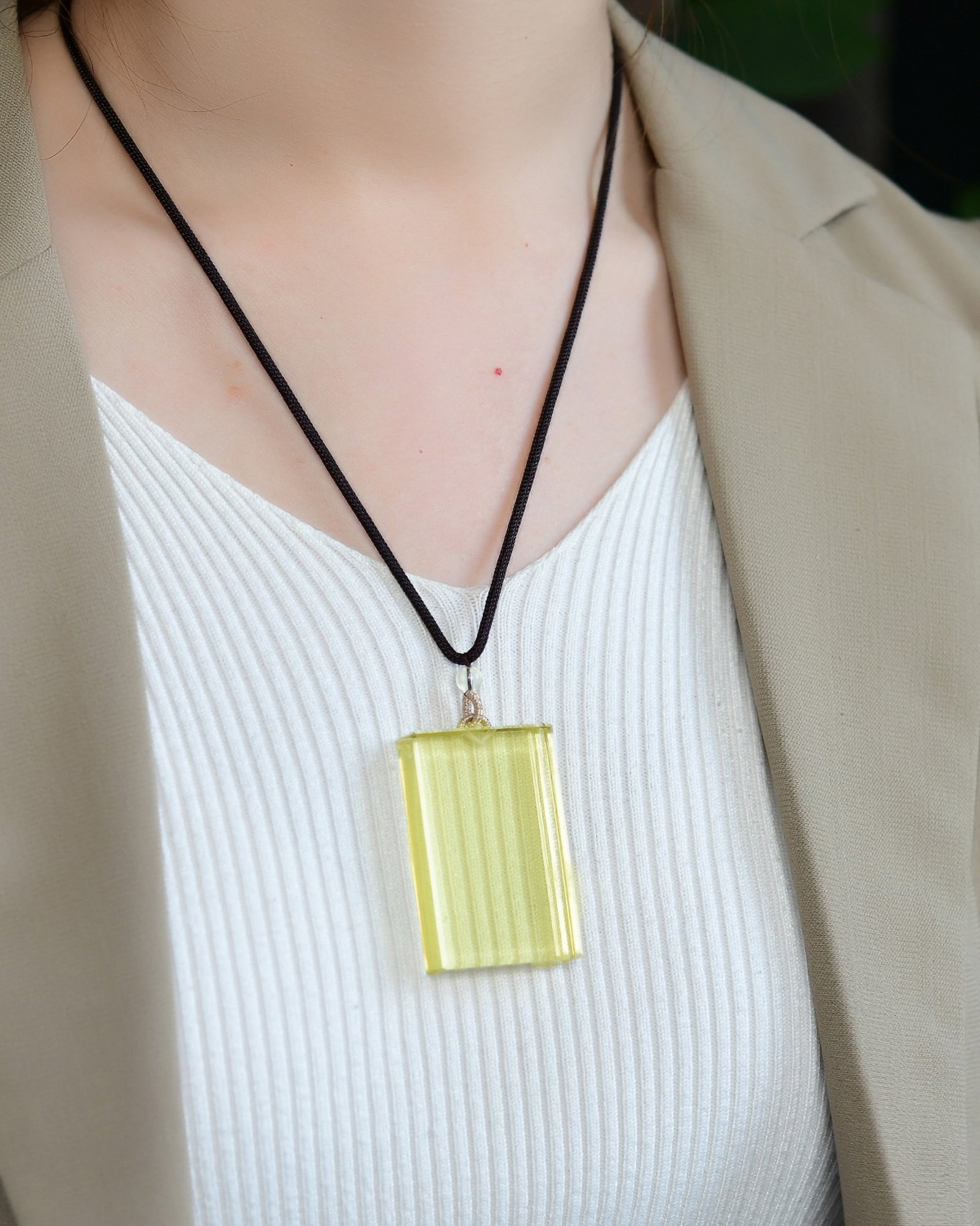 An Exquisite Crystal Pendant - 6