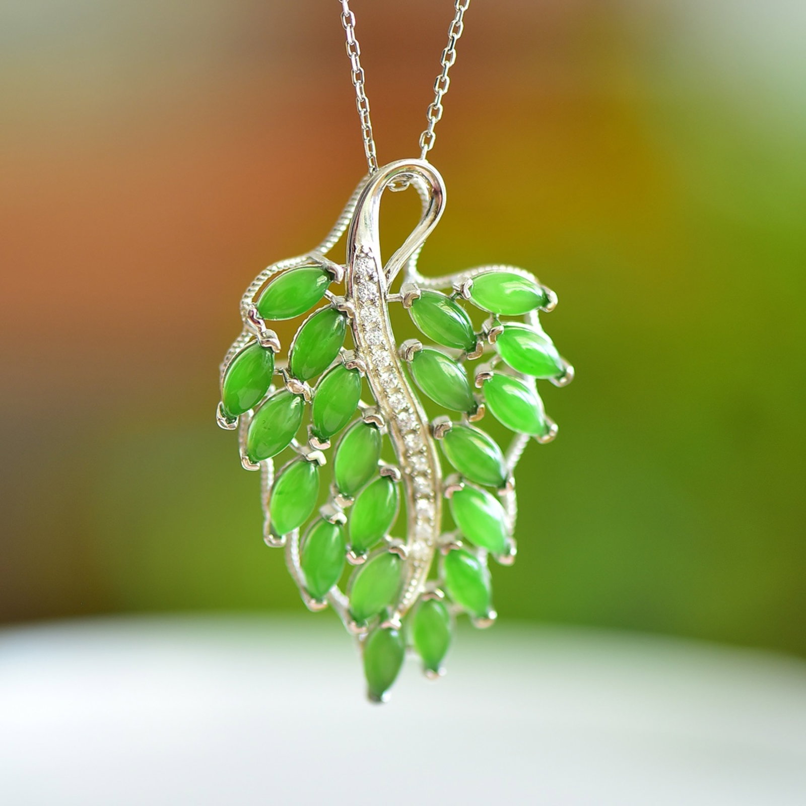 An Exquisite Sterling Silver Inlaid Jasper Pendant,Inlaid Diamond: Estimated Value:800-1600 An Exquisite Sterling Silver Inlaid Jasper Pendant,Inlaid Diamond 纯银镶碧玉吊坠,嵌钻石