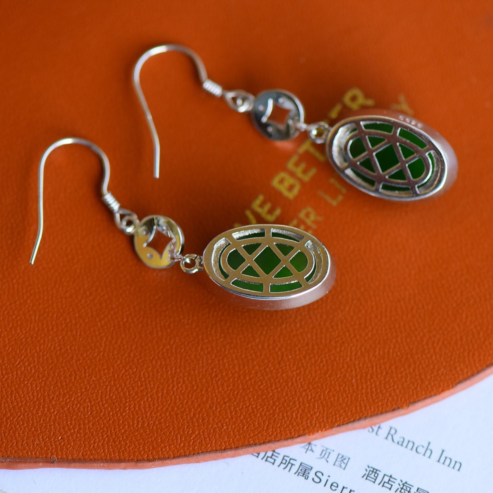 A Pair of Exquisite Sterling Silver Inlaid Jasper Earrings - 6
