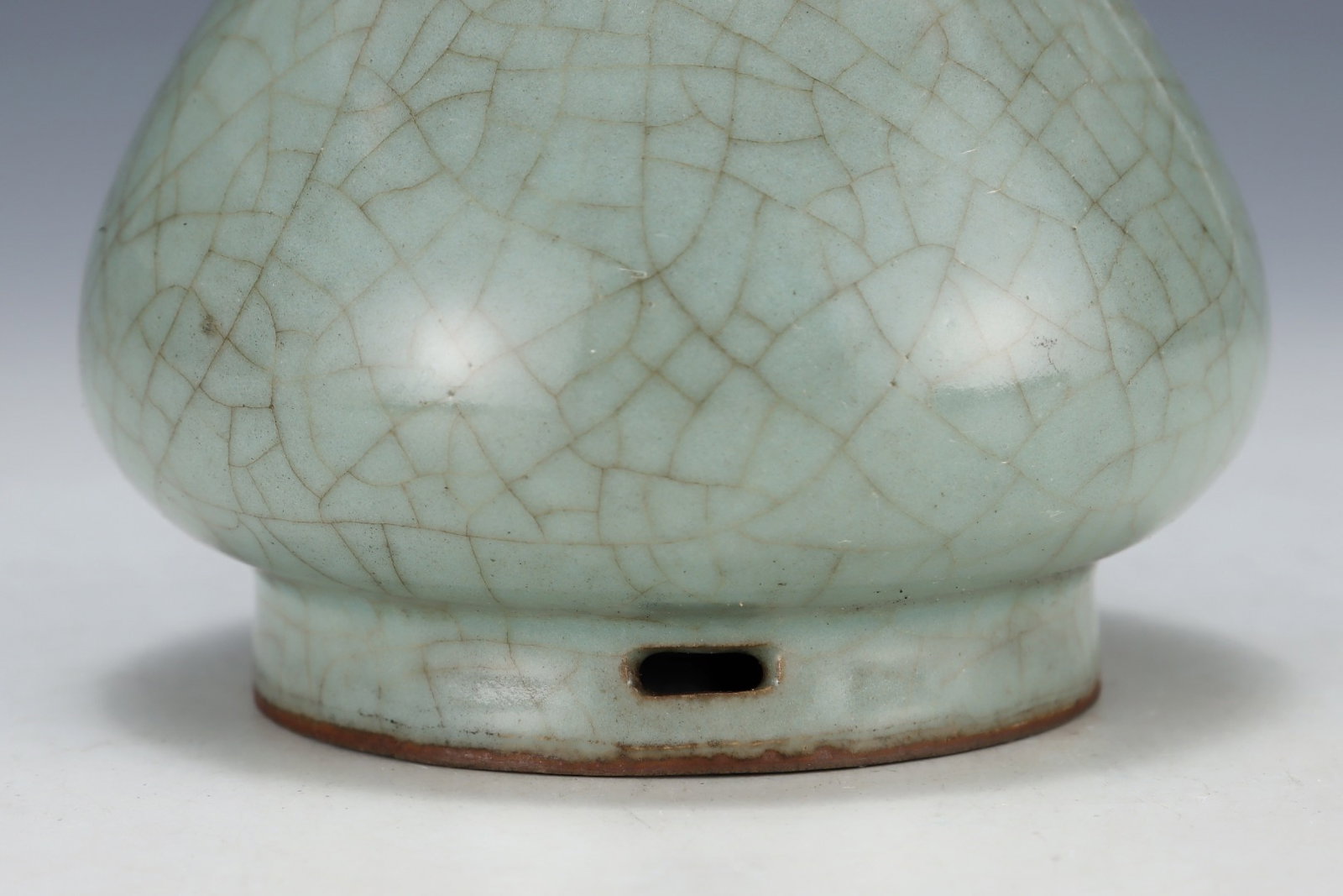 An Exquisite Guan yao Cover with Gold Vase,with an Imperial Poem by Emperor Qianlong - 5