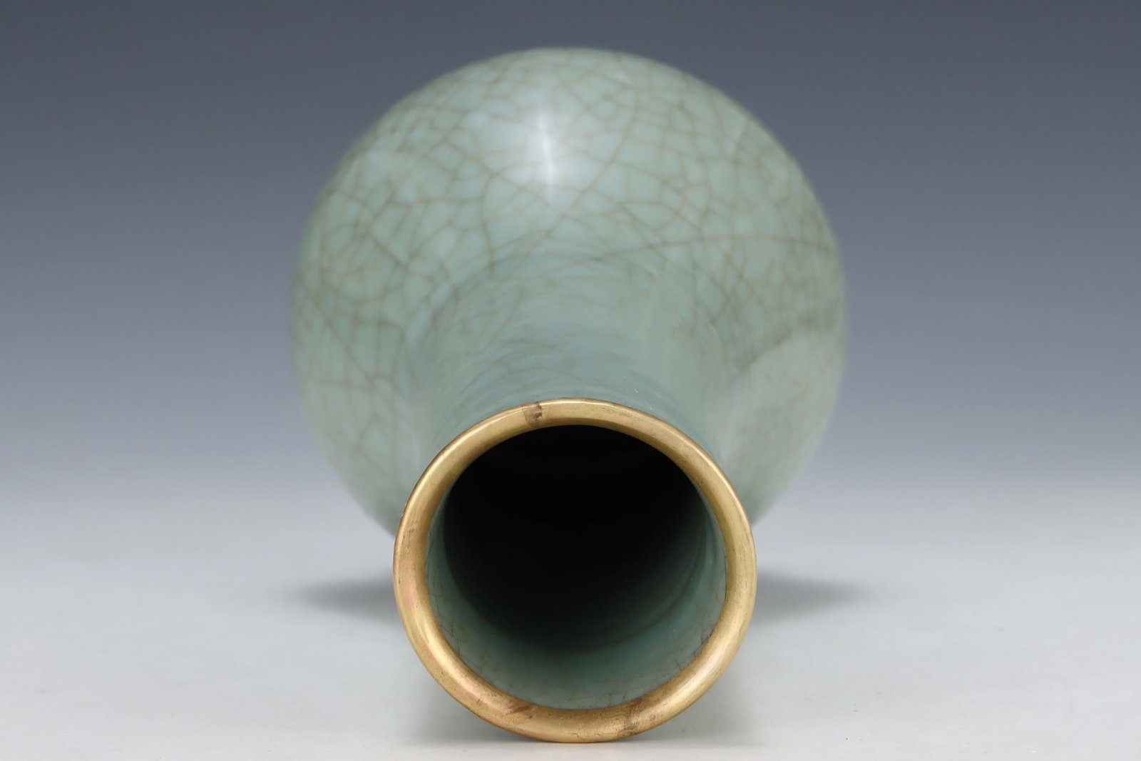 An Exquisite Guan yao Cover with Gold Vase,with an Imperial Poem by Emperor Qianlong - 6