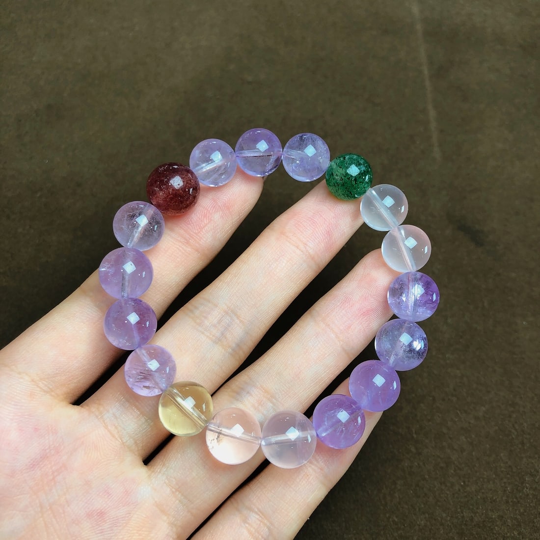 An Exquisite Crystal Bracelets: Estimated Value:300-600 An Exquisite Crystal Bracelets,Size:10.3mm, Weight:28.3g 水晶手串