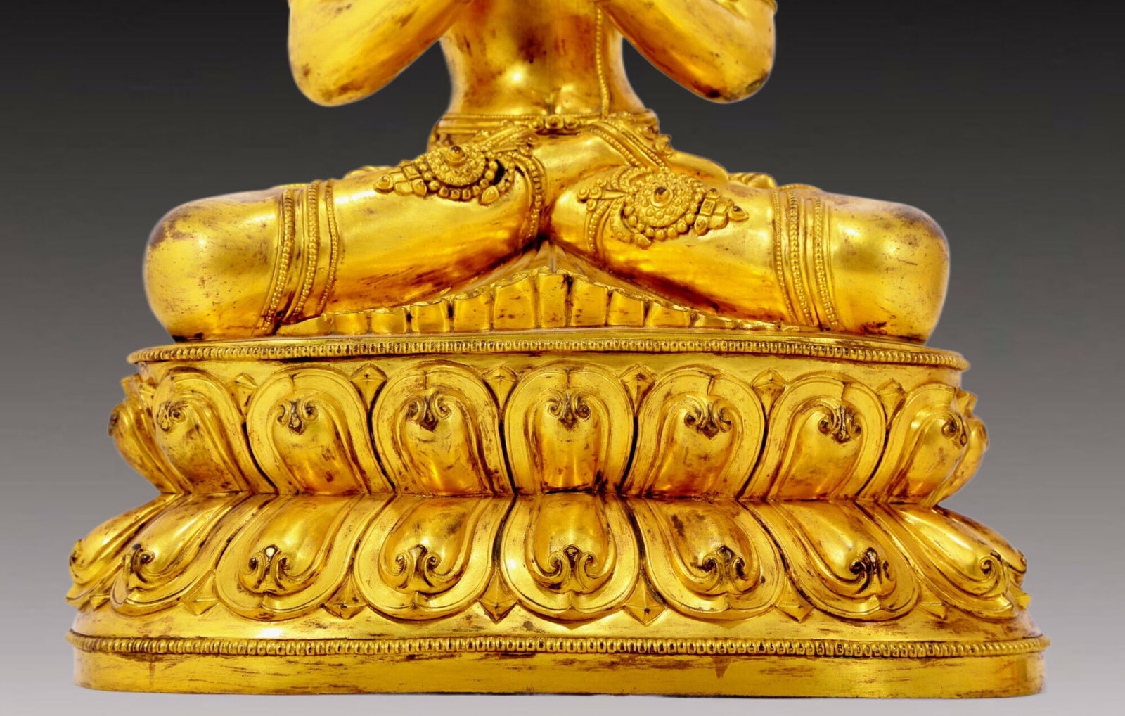 A solemn gilt bronze statue of Bodhisattva - 4