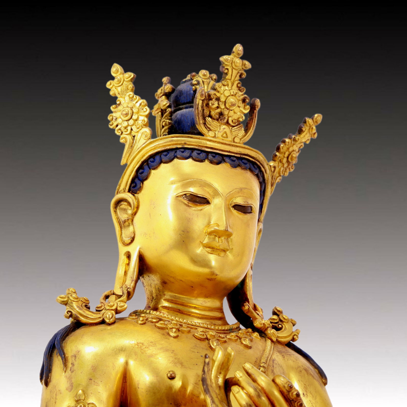 A solemn gilt bronze statue of Bodhisattva - 8