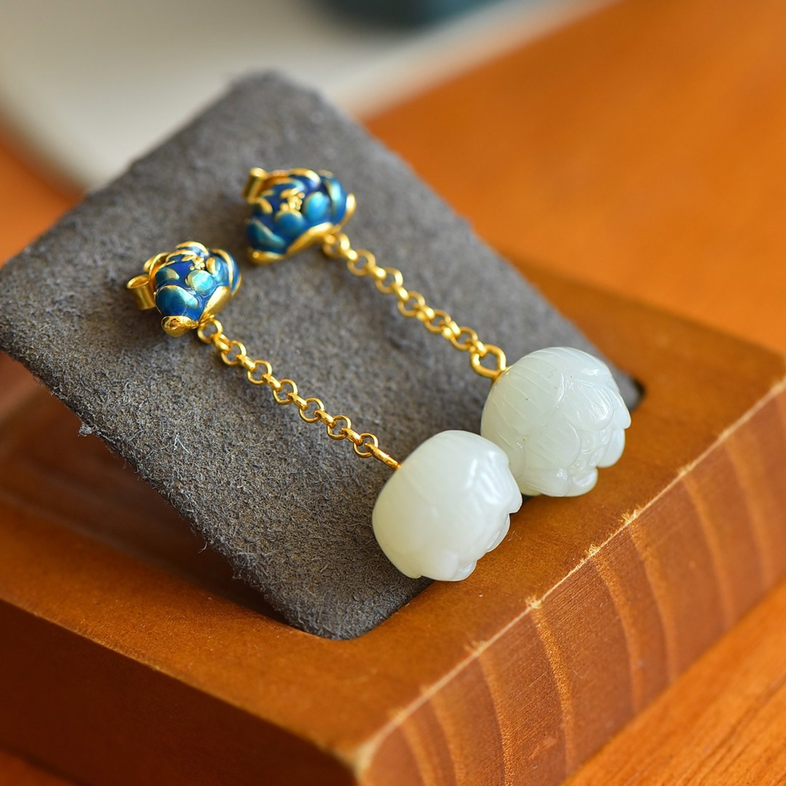 A Pair of Exquisite Sterling Silver-Gold Plated Inlaid White Jade Enamel Earrings - 3