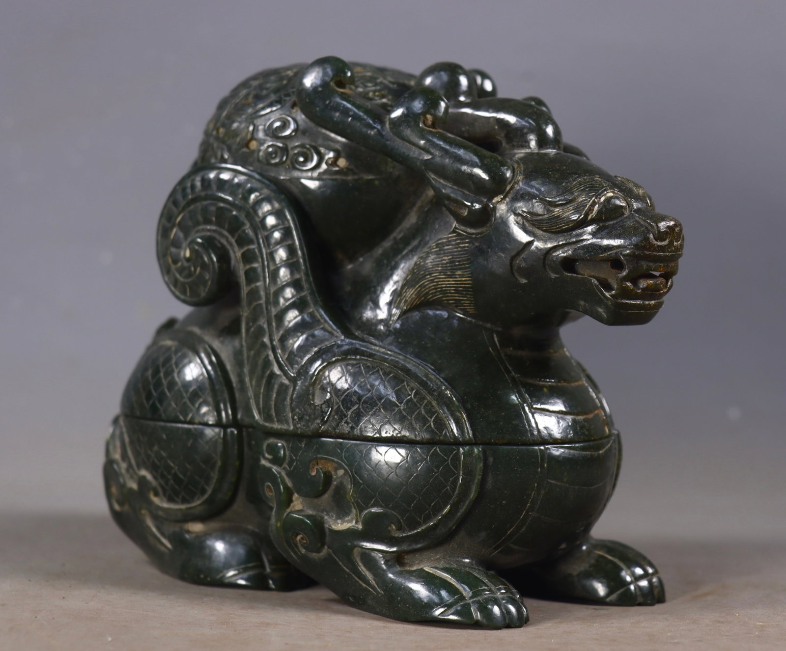An Exquisite Jasper Kylin Ornament,With White Jade Dragon Pattern Seal - 3