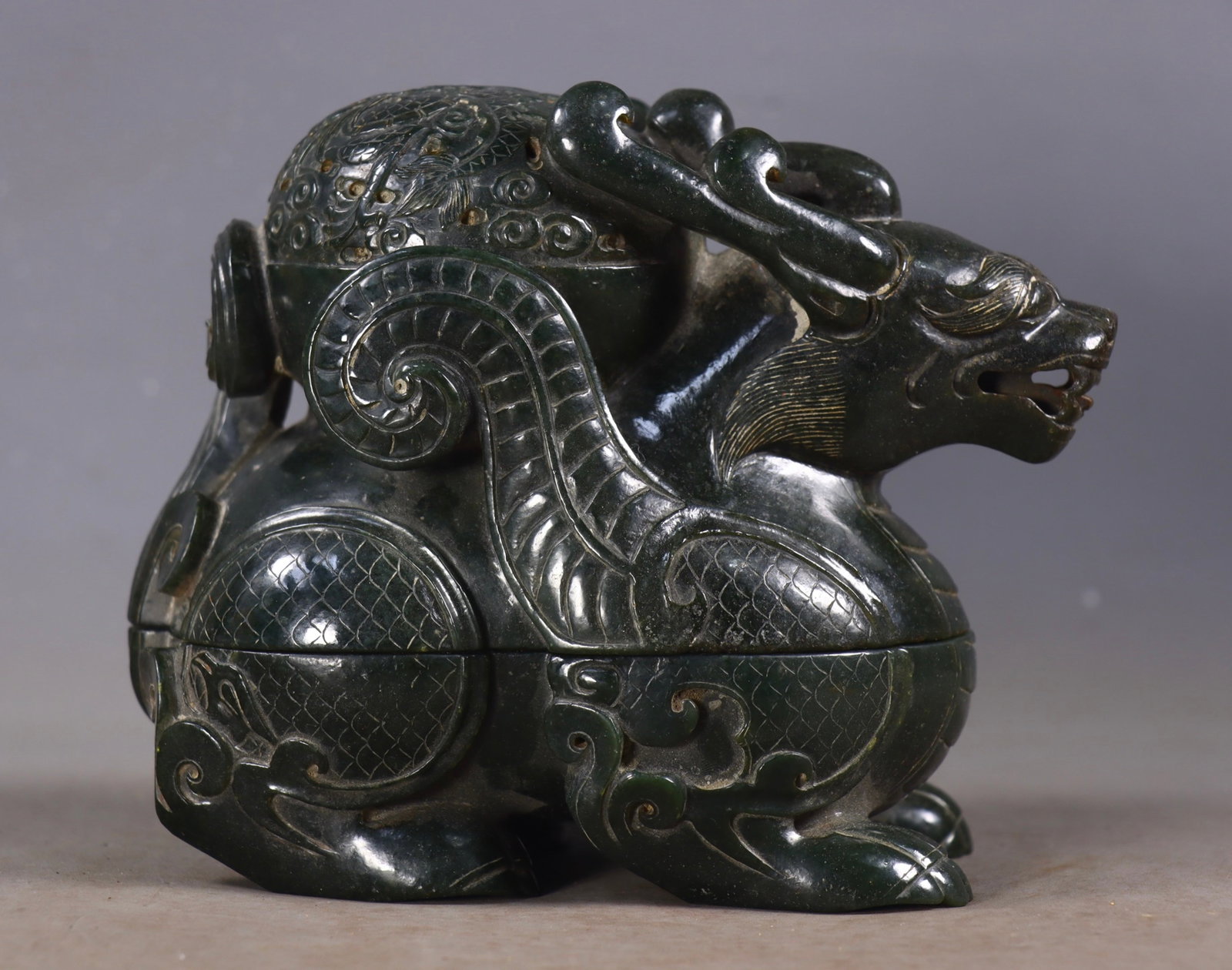 An Exquisite Jasper Kylin Ornament,With White Jade Dragon Pattern Seal - 4