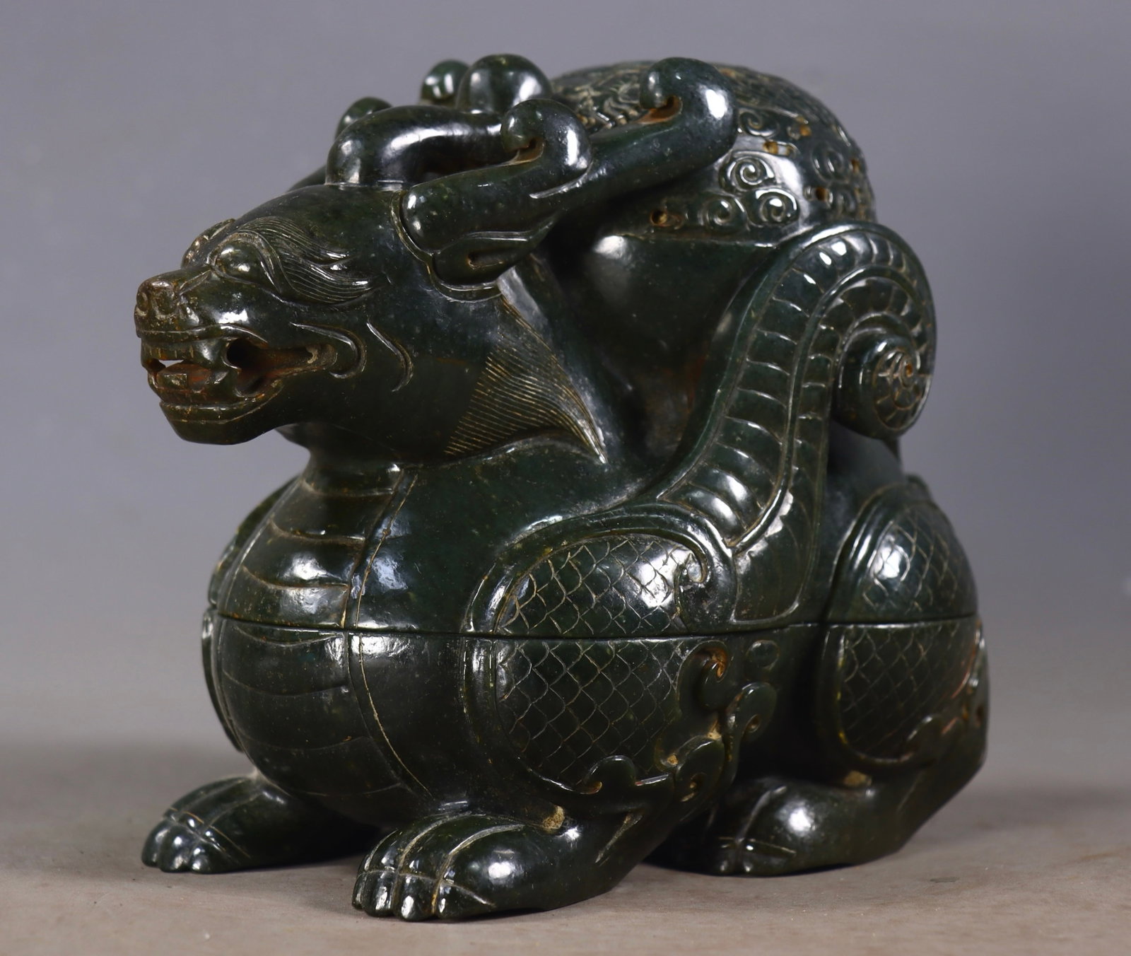 An Exquisite Jasper Kylin Ornament,With White Jade Dragon Pattern Seal - 5