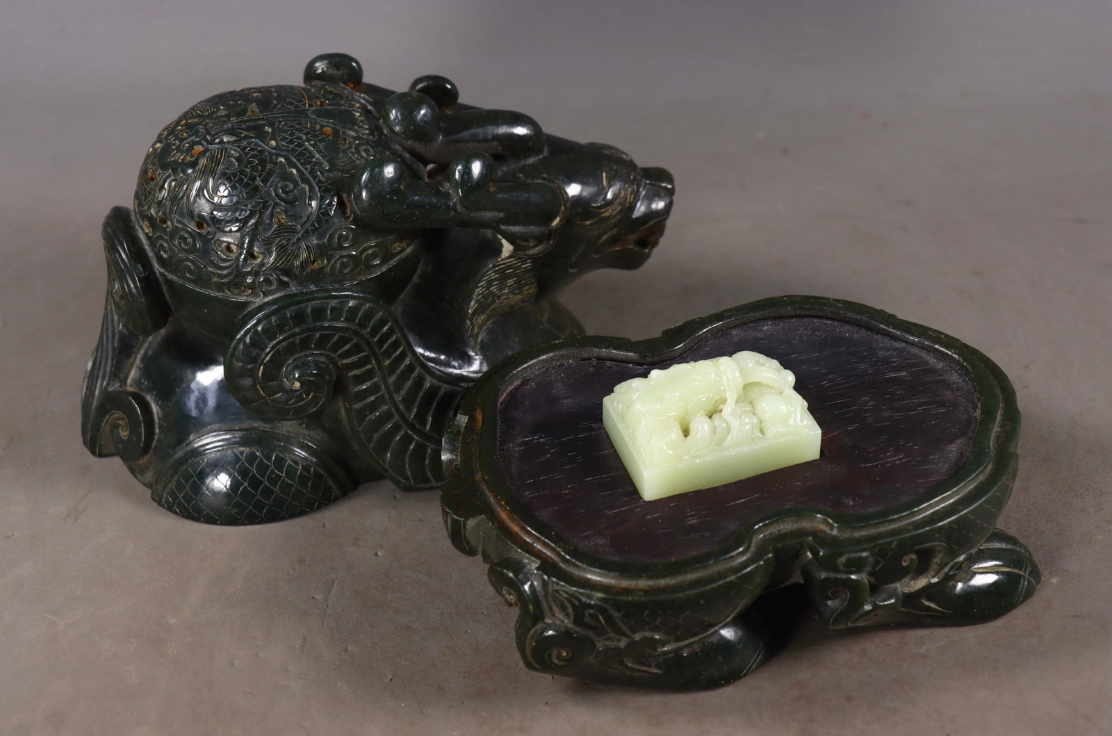 An Exquisite Jasper Kylin Ornament,With White Jade Dragon Pattern Seal - 7