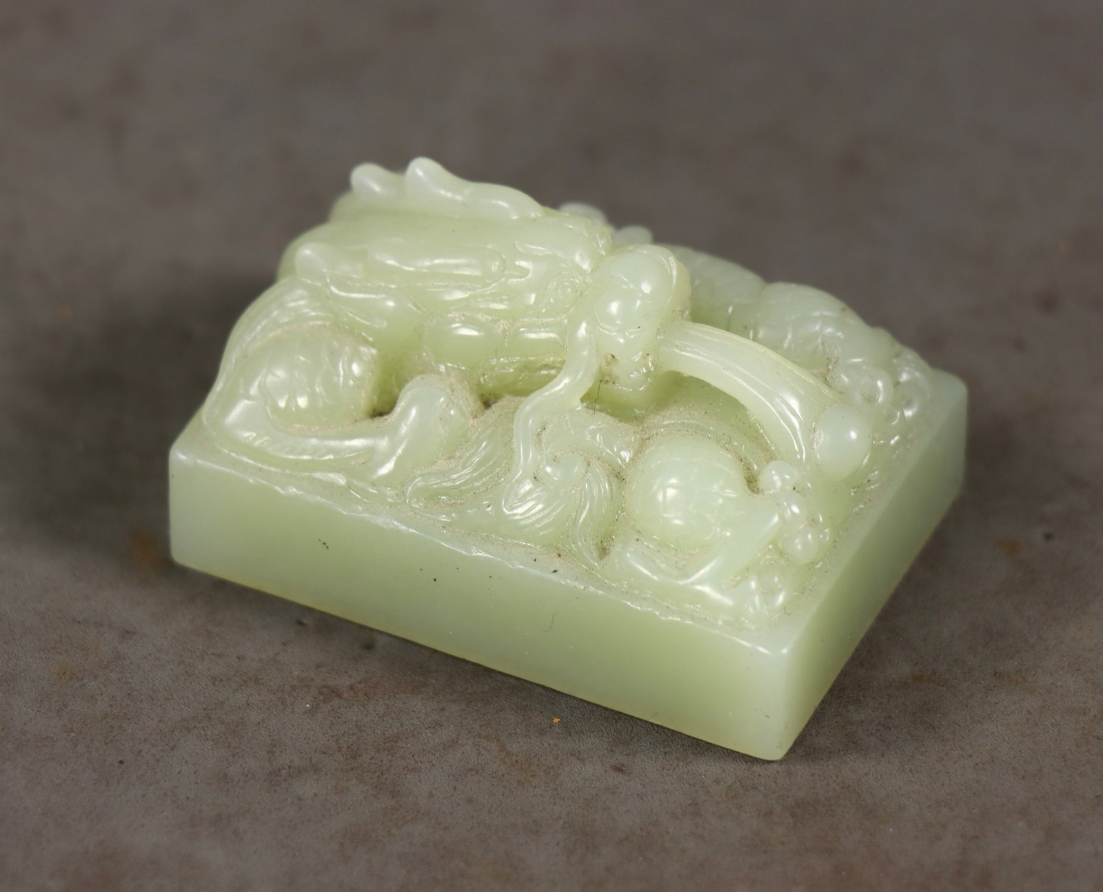 An Exquisite Jasper Kylin Ornament,With White Jade Dragon Pattern Seal - 8