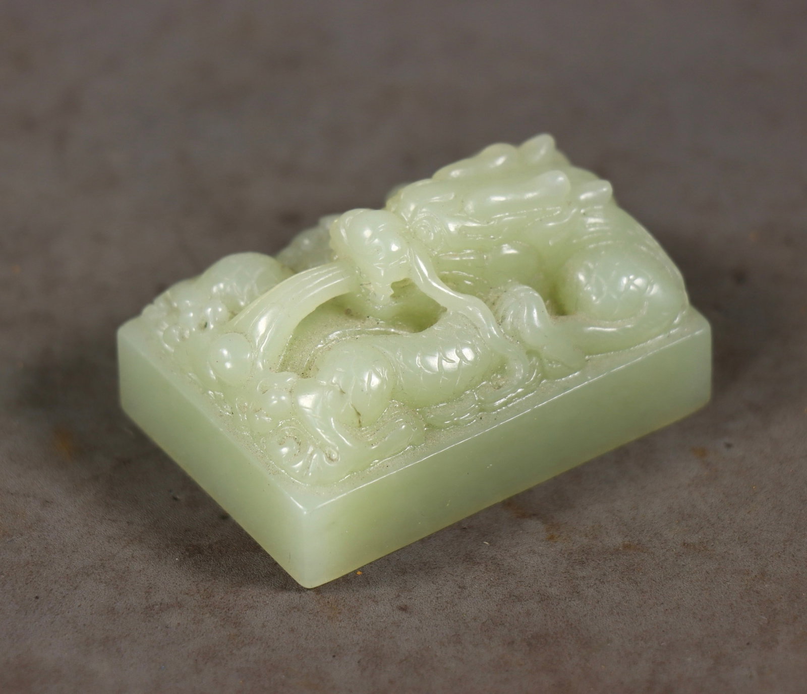 An Exquisite Jasper Kylin Ornament,With White Jade Dragon Pattern Seal - 9