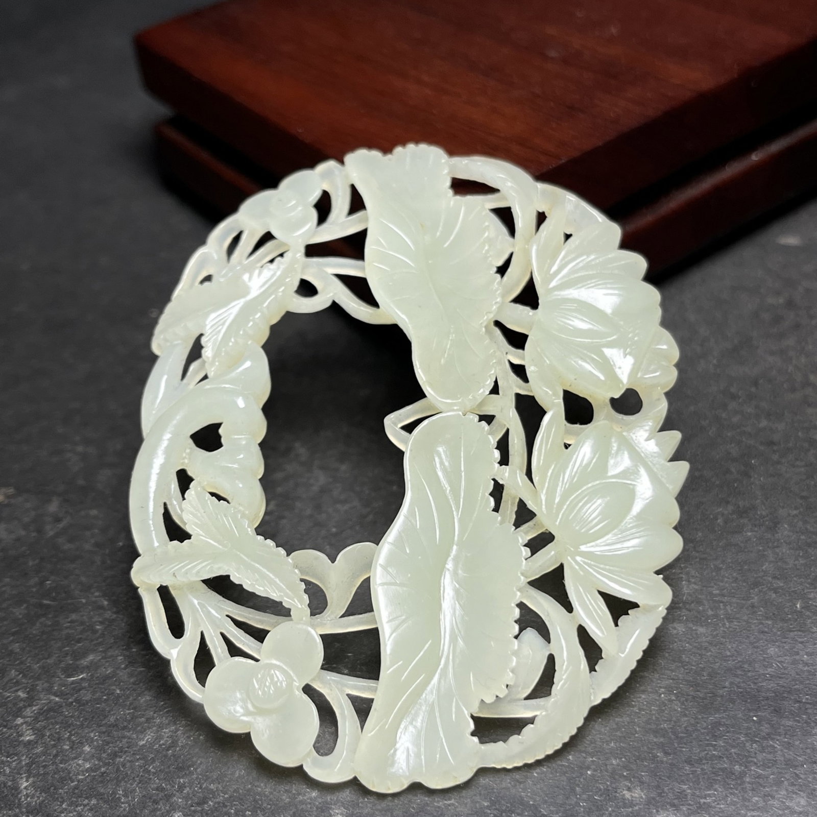 An Exquisite White Jade Lotus Pattern Pendant - 2