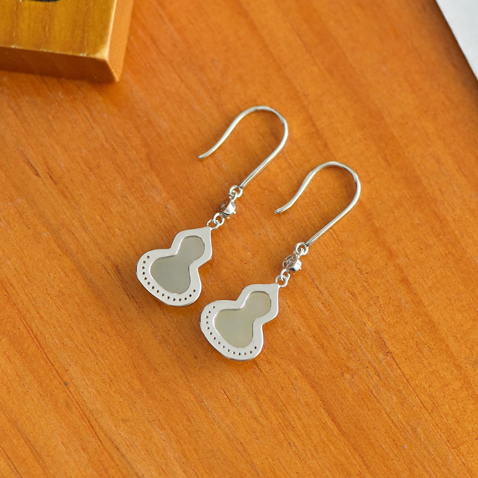 A Pair of Exquisite Sterling Silver Inlaid White Jade Gourd Earrings,Inlaid Diamond - 5