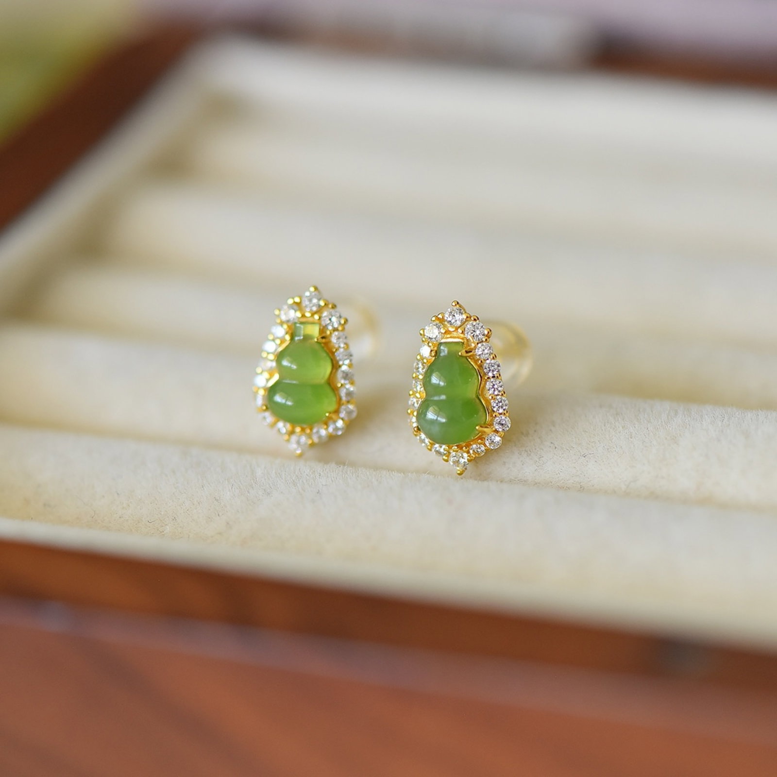 A Pair of Exquisite Sterling Silver-Gold Plated Inlaid Jasper Earrings - 3