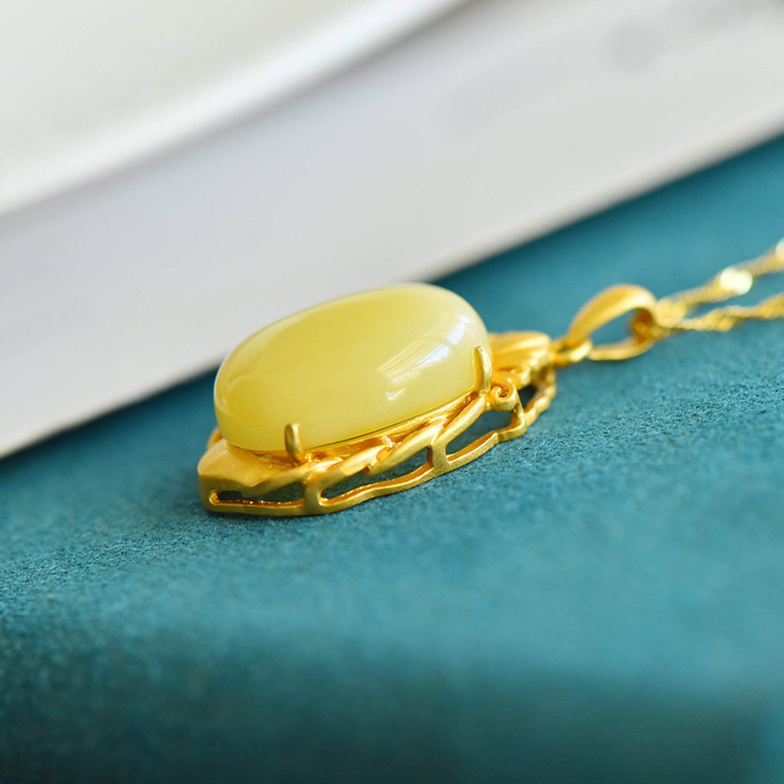 An Exquisite Sterling Silver-Gold Plated Inlaid Amber Pendant - 3