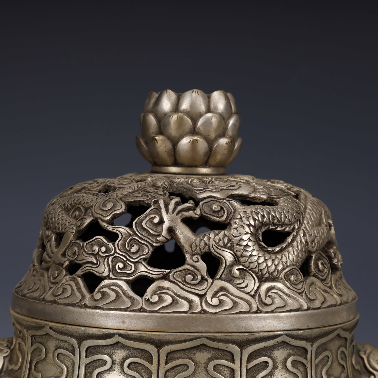 An Exquisite Silver-Plated Bronze Dragon Pattern Elephant-Ears Censer - 2