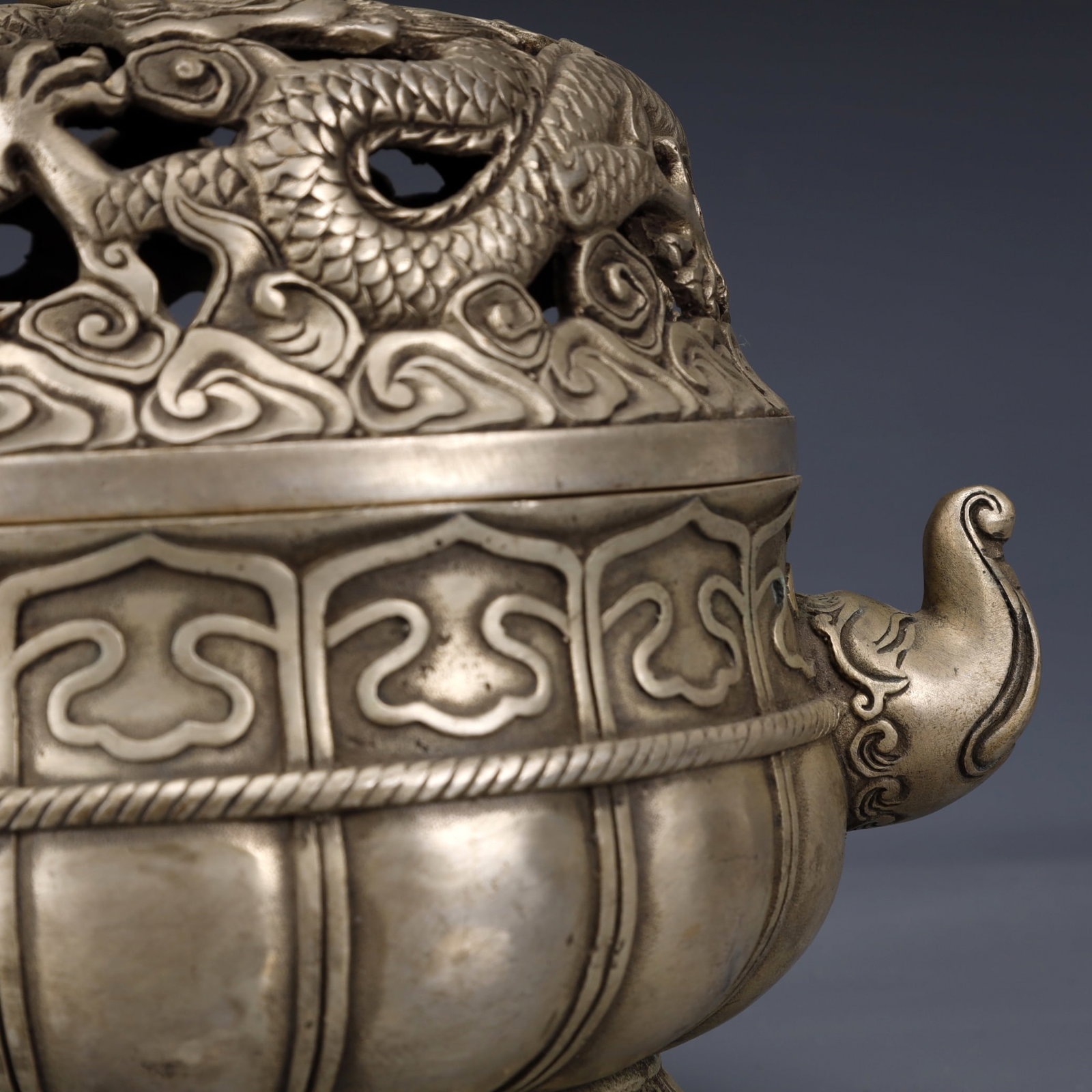 An Exquisite Silver-Plated Bronze Dragon Pattern Elephant-Ears Censer - 4