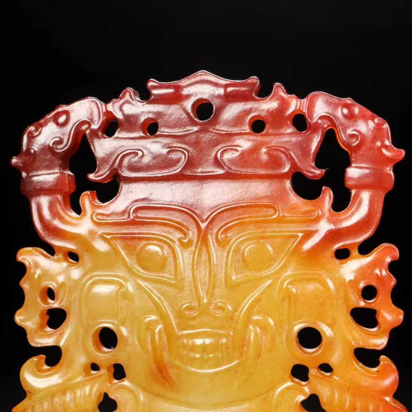 An Exquisite White Jade Beast-Face Pattern Pendant - 2