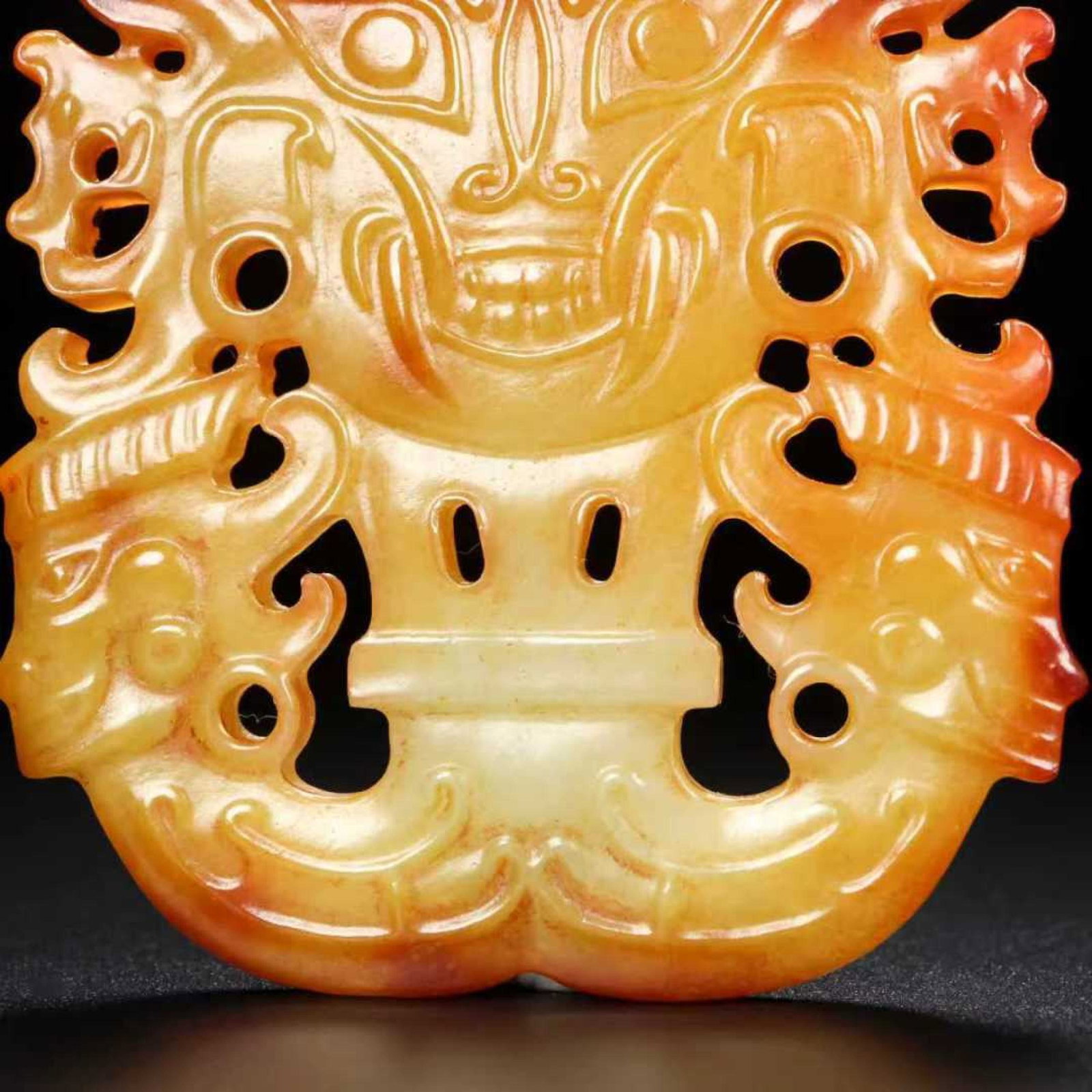 An Exquisite White Jade Beast-Face Pattern Pendant - 3