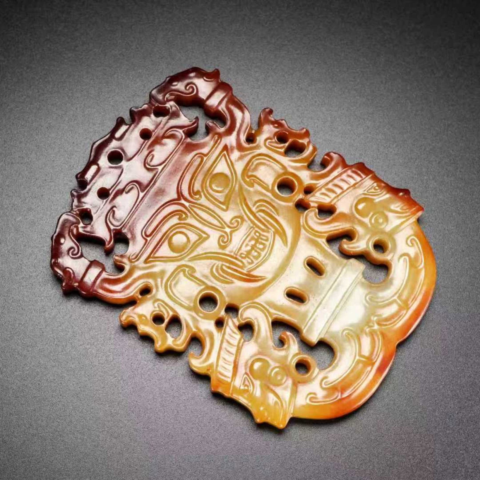 An Exquisite White Jade Beast-Face Pattern Pendant - 9