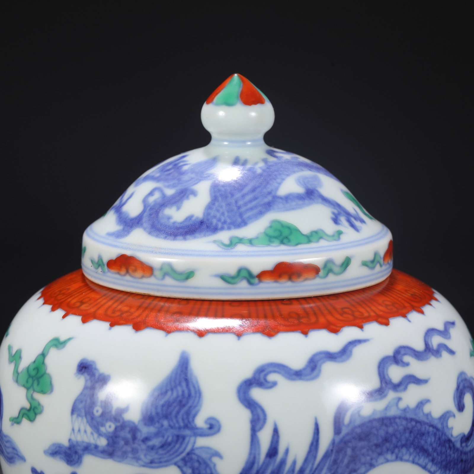 An Exquisite Blue and White Doucai Auspicious Cloud and Dragon Pattern Jar with Cover - 3