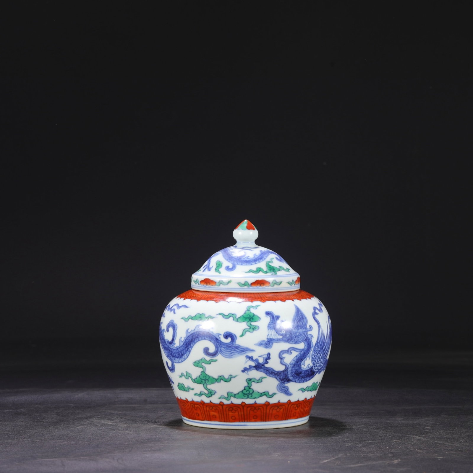 An Exquisite Blue and White Doucai Auspicious Cloud and Dragon Pattern Jar with Cover - 5