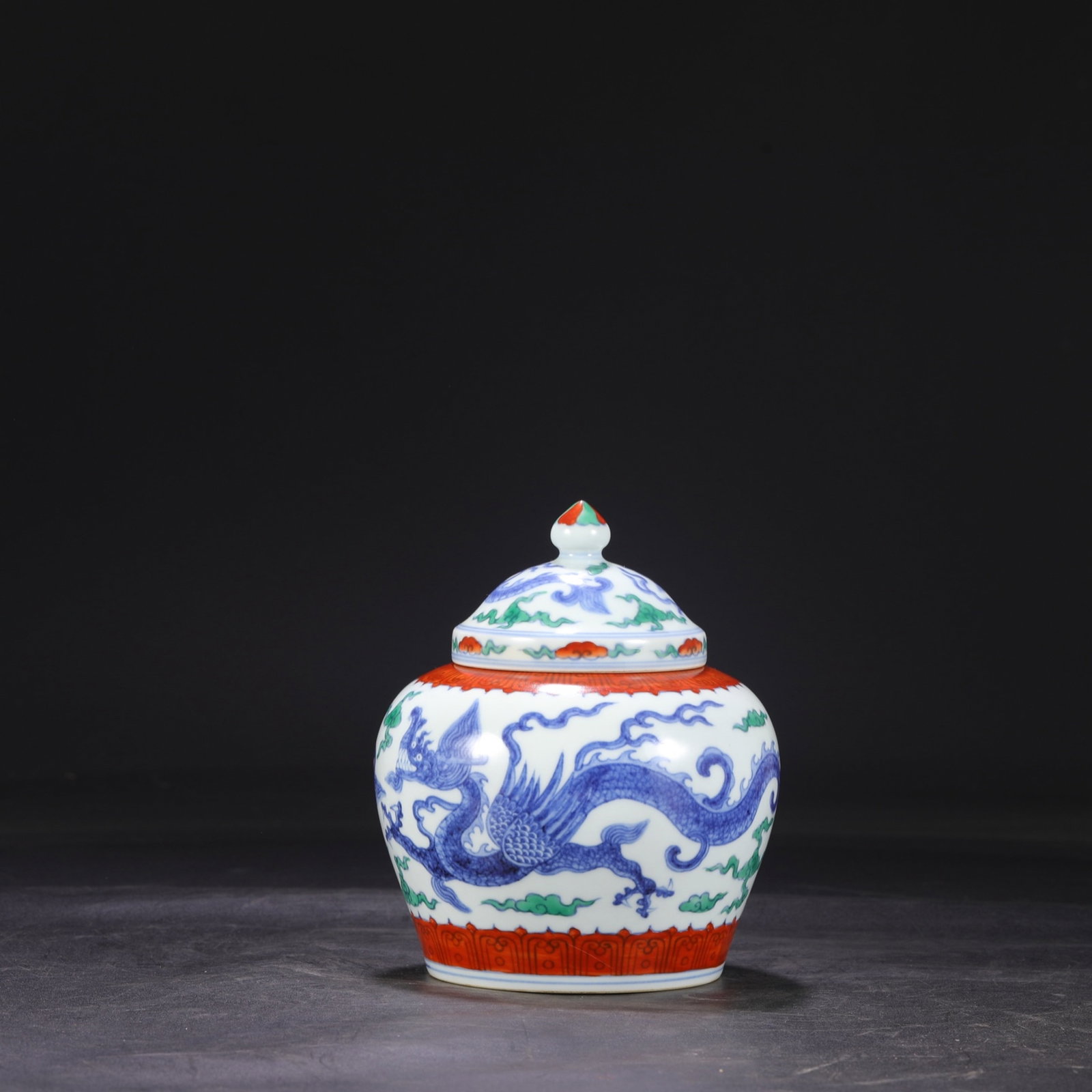 An Exquisite Blue and White Doucai Auspicious Cloud and Dragon Pattern Jar with Cover - 6