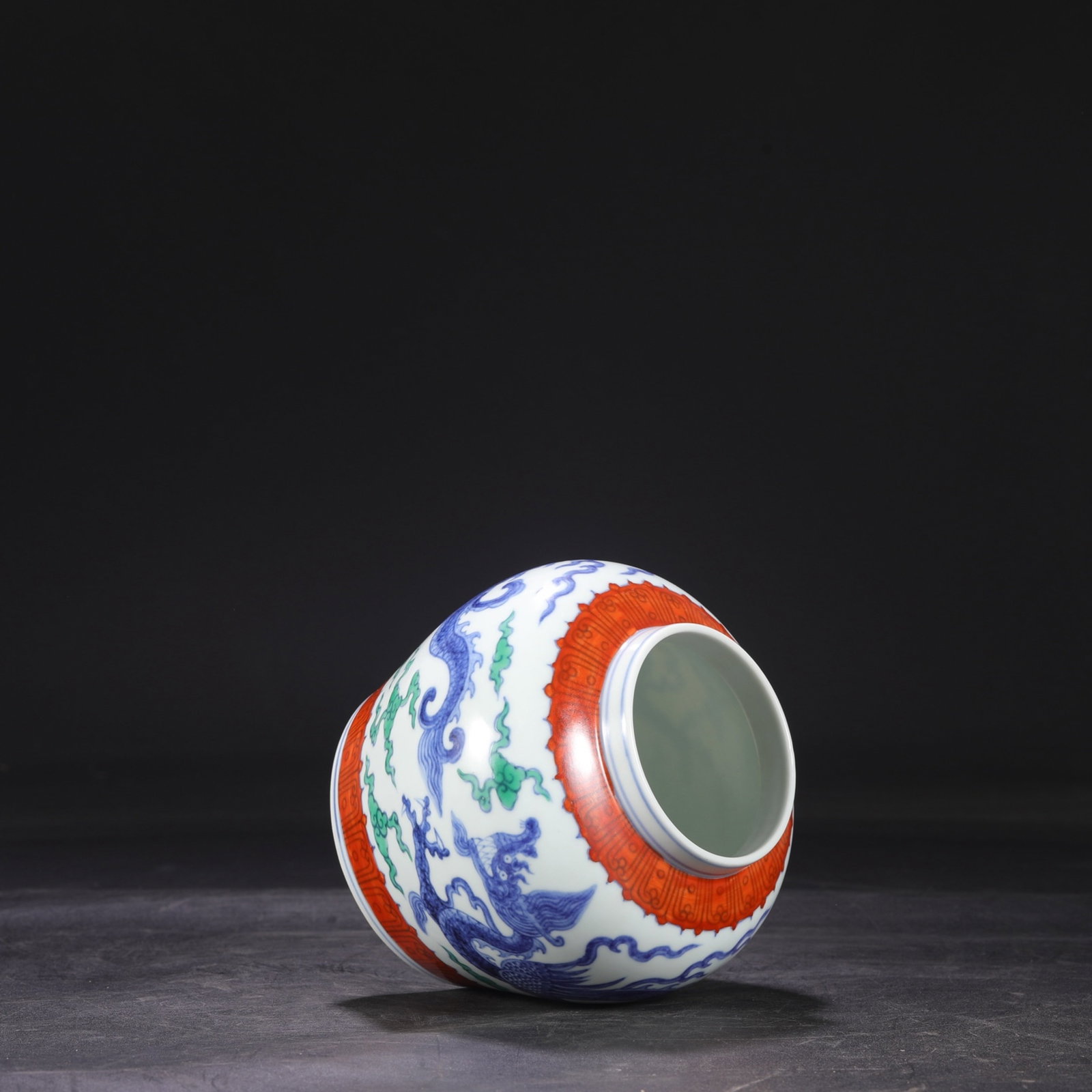An Exquisite Blue and White Doucai Auspicious Cloud and Dragon Pattern Jar with Cover - 7