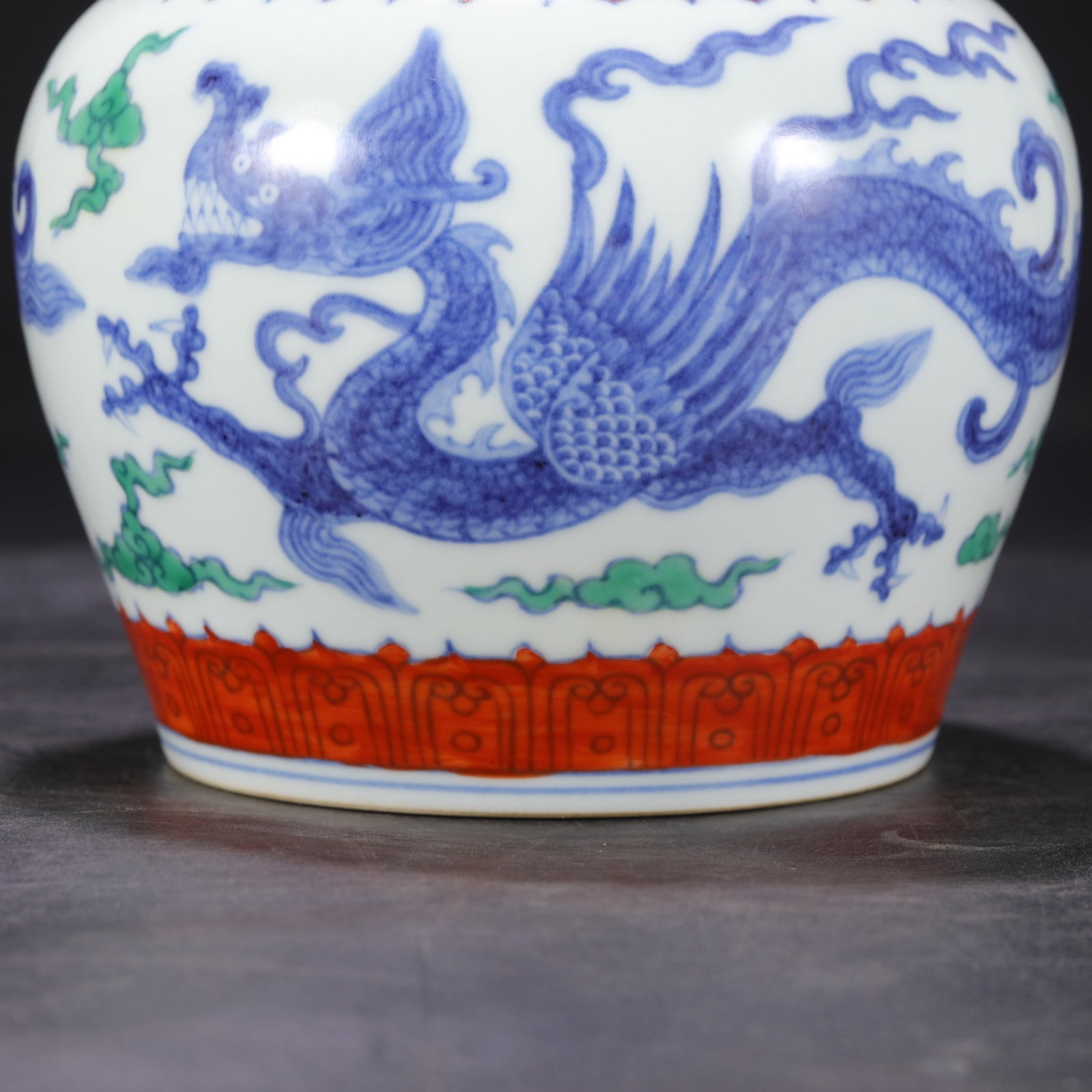 An Exquisite Blue and White Doucai Auspicious Cloud and Dragon Pattern Jar with Cover - 9