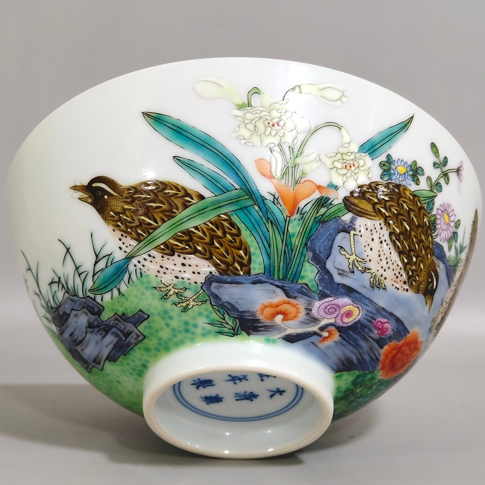 A Pair of Exquisite Famille-Rose Flower and Bird Pattern Bowls - 4