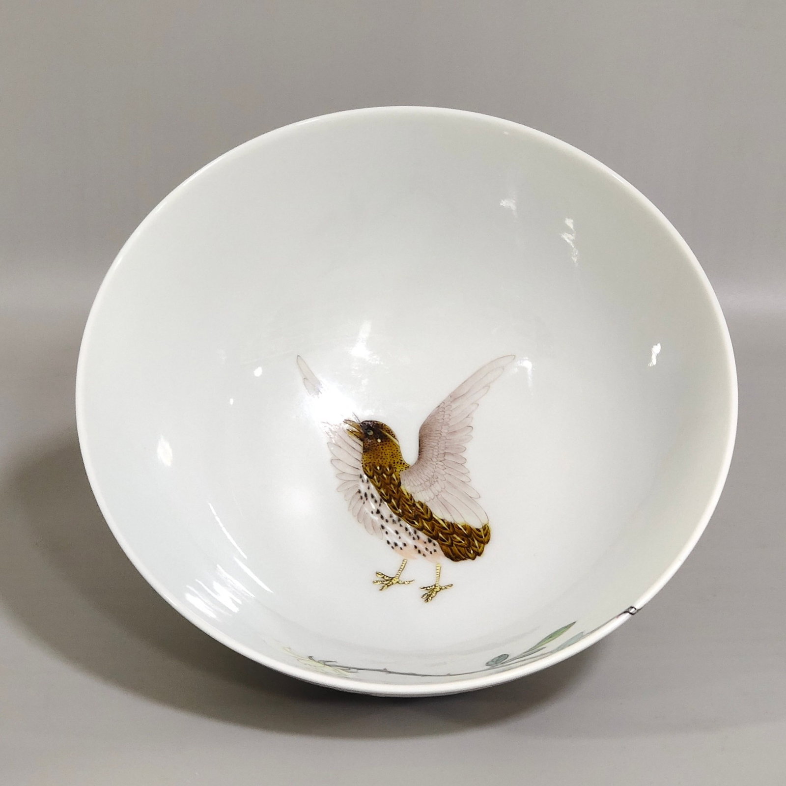 A Pair of Exquisite Famille-Rose Flower and Bird Pattern Bowls - 8