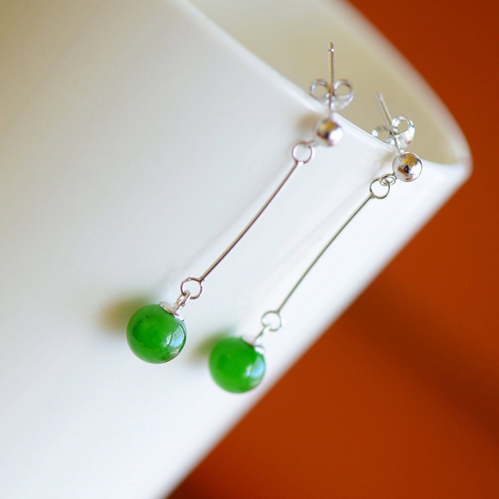 A Pair of Exquisite Sterling Silver Inlaid Jasper Earrings - 2