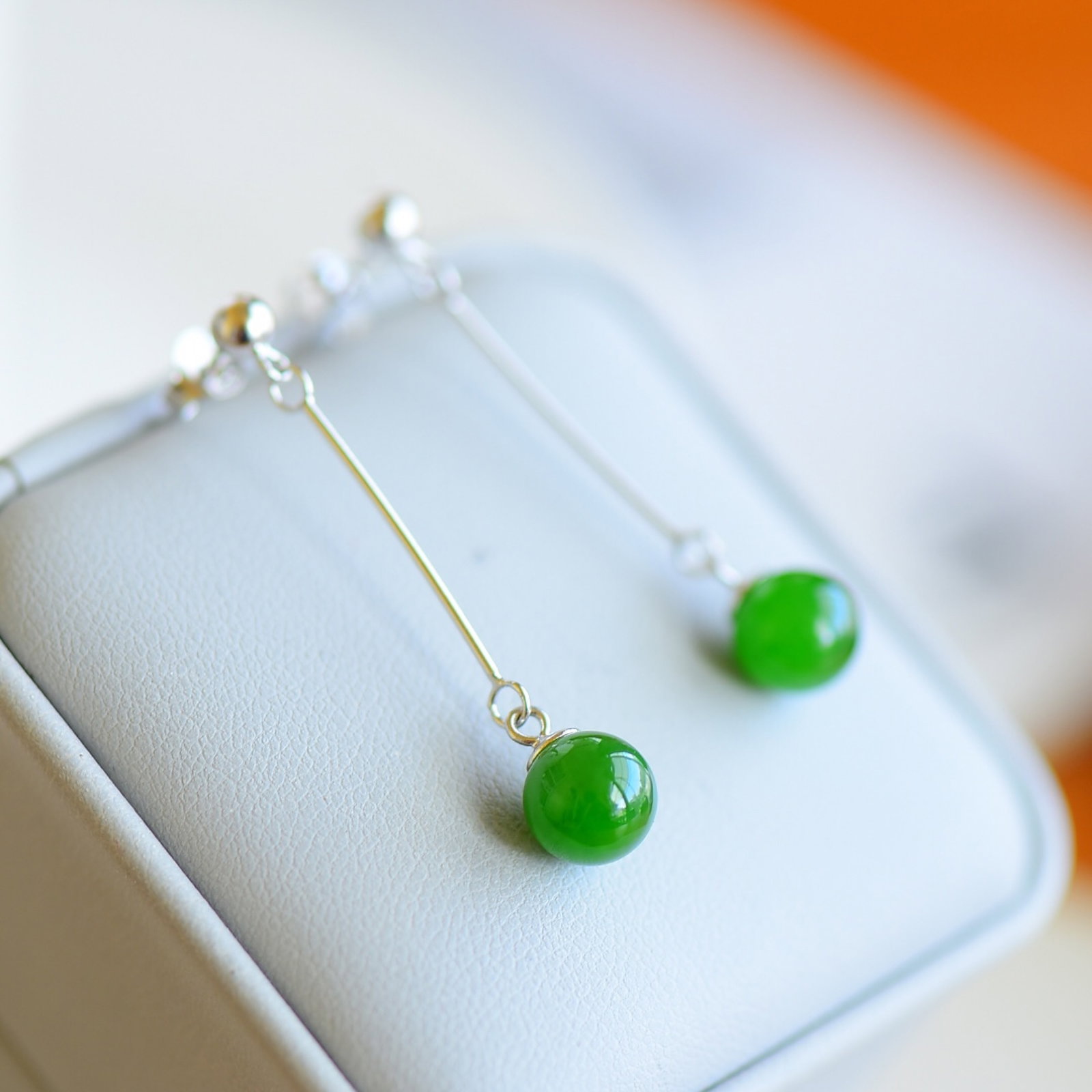 A Pair of Exquisite Sterling Silver Inlaid Jasper Earrings - 3