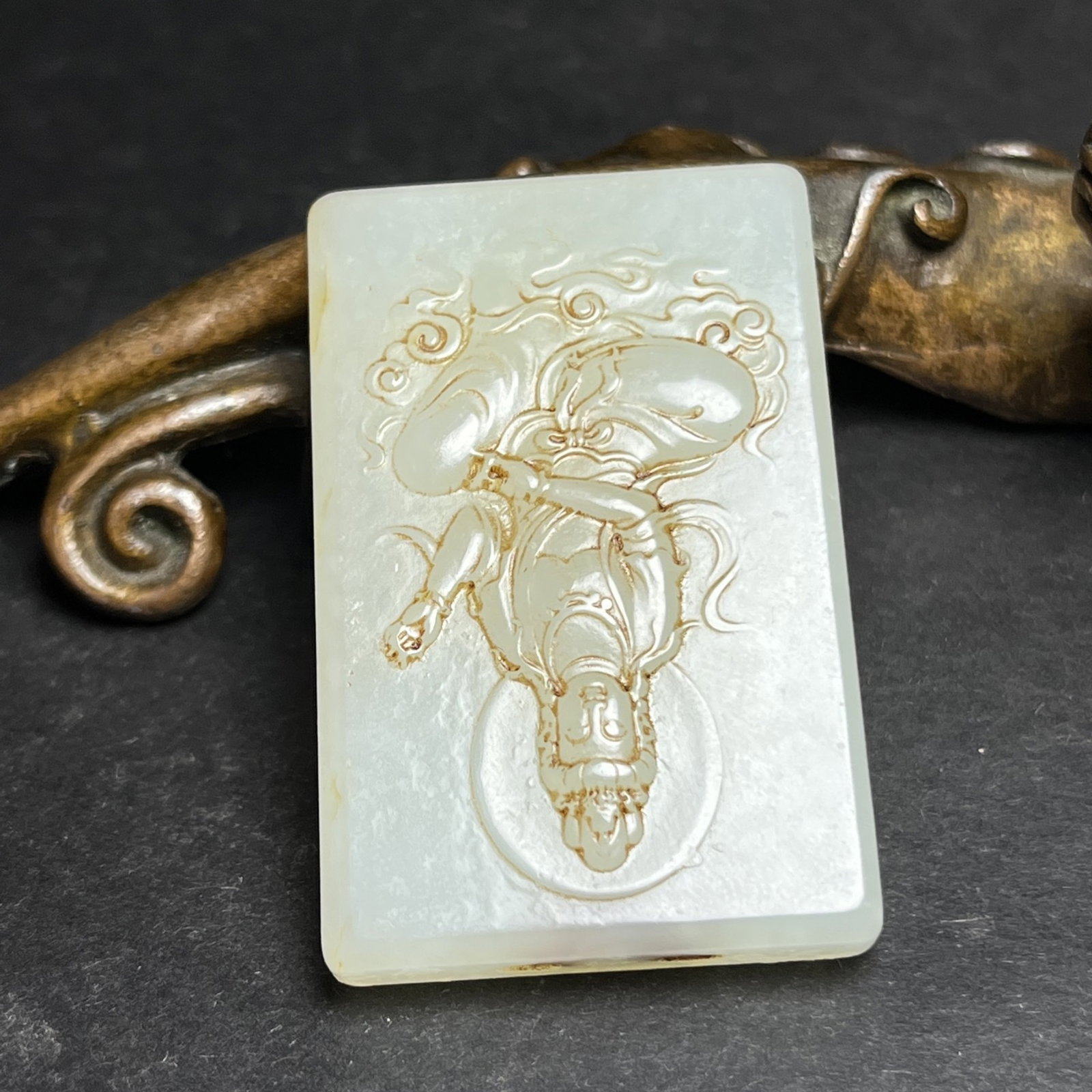 An Exquisite White Jade Statue of Avalokitesvara Pattern Pendant - 3