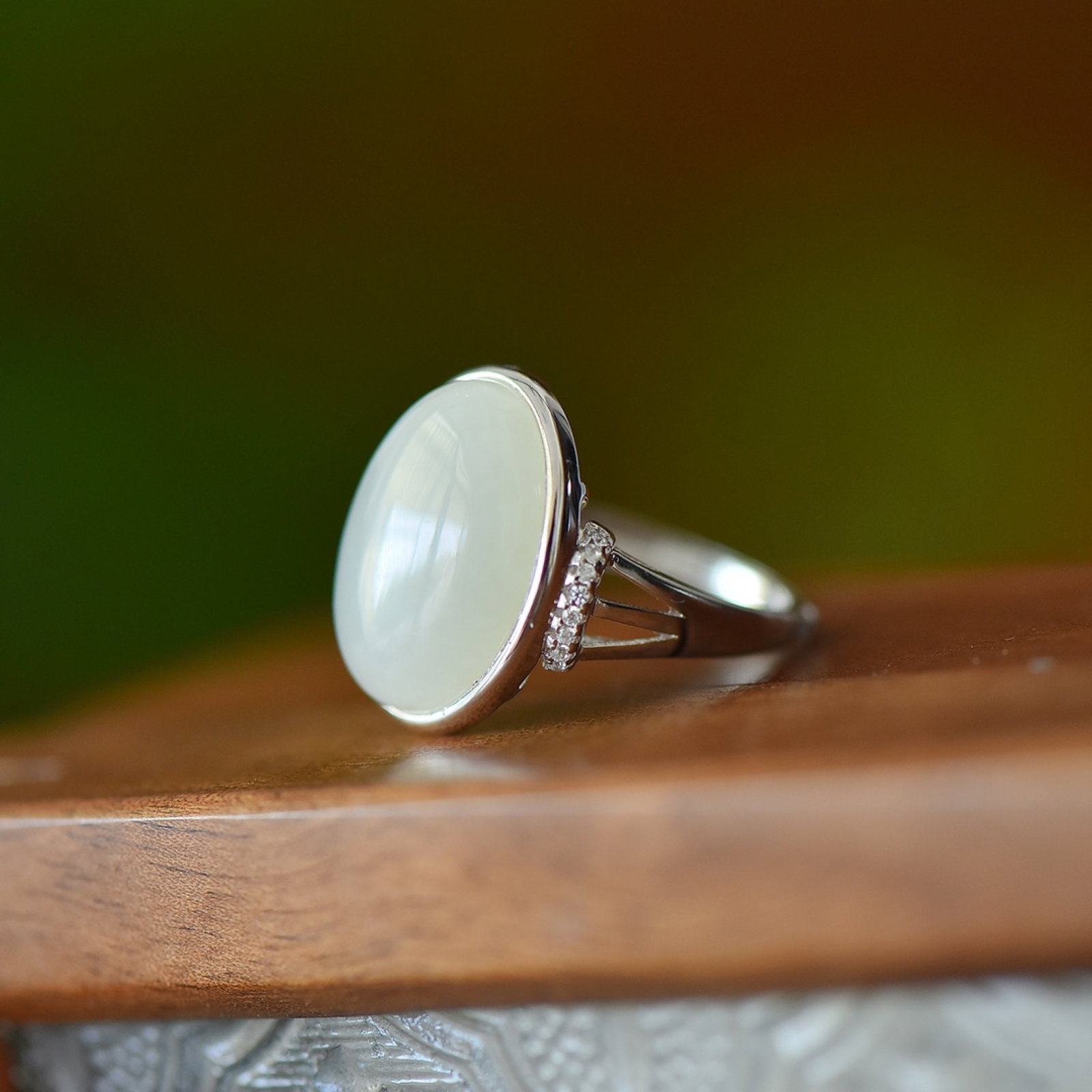 An Exquisite Sterling Silver Inlaid White Jade Ring - 2