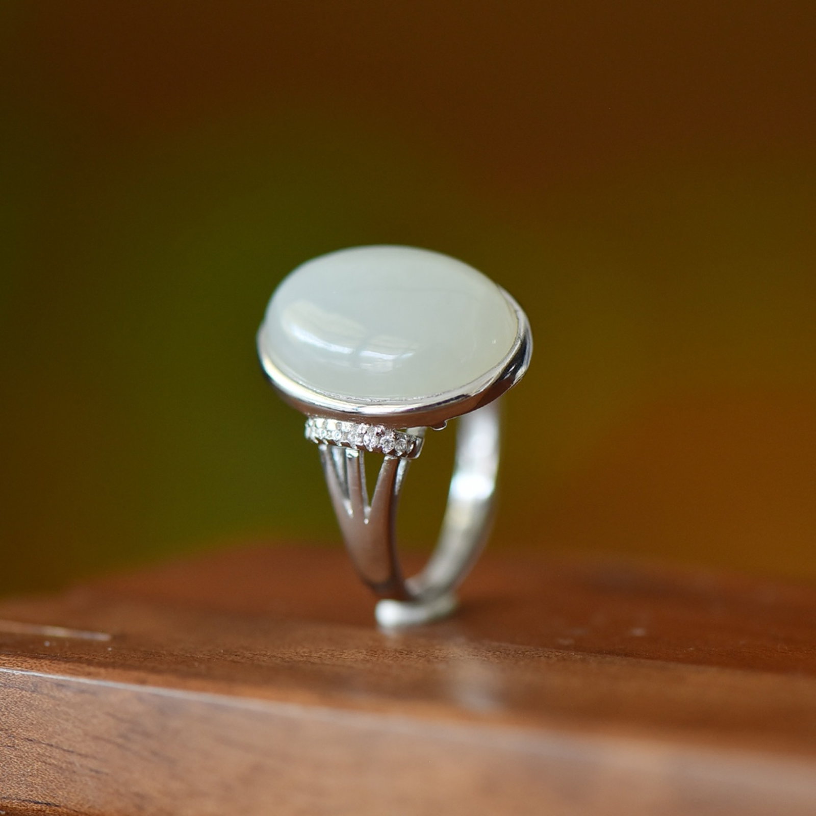 An Exquisite Sterling Silver Inlaid White Jade Ring - 3