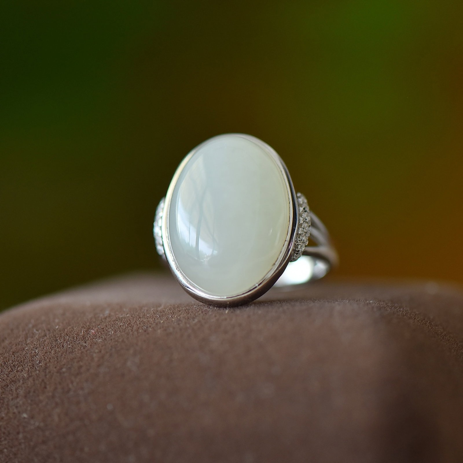 An Exquisite Sterling Silver Inlaid White Jade Ring - 4