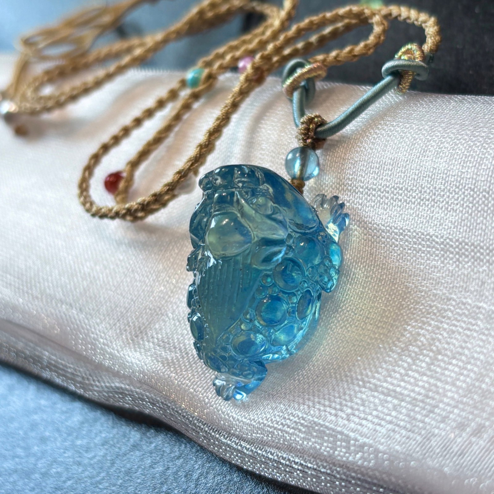 An Exquisite Aquamarine Golden Toad Pendant: Estimated Value:600-1200 An Exquisite Aquamarine Golden Toad Pendant,Size:26mmx18mmx16mm,Weight:9.3g 海蓝宝金蟾吊坠