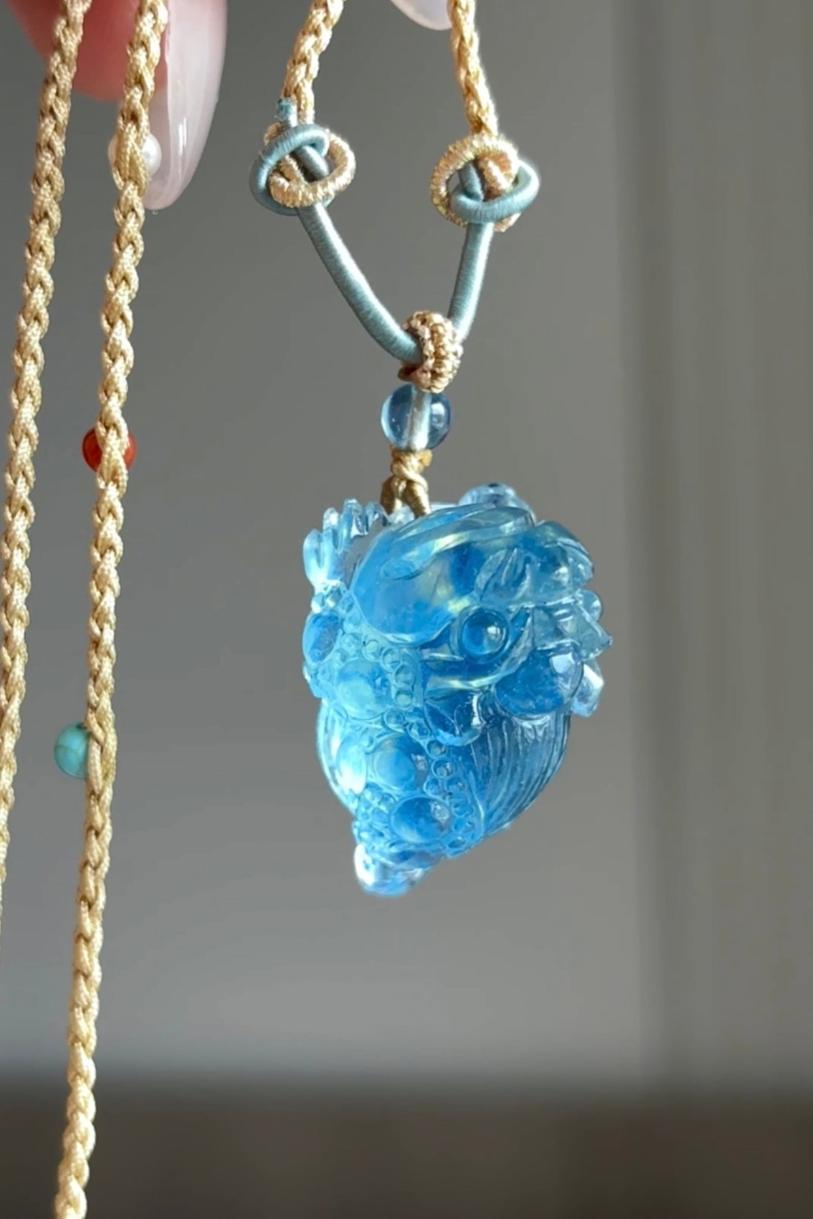 An Exquisite Aquamarine Golden Toad Pendant - 2