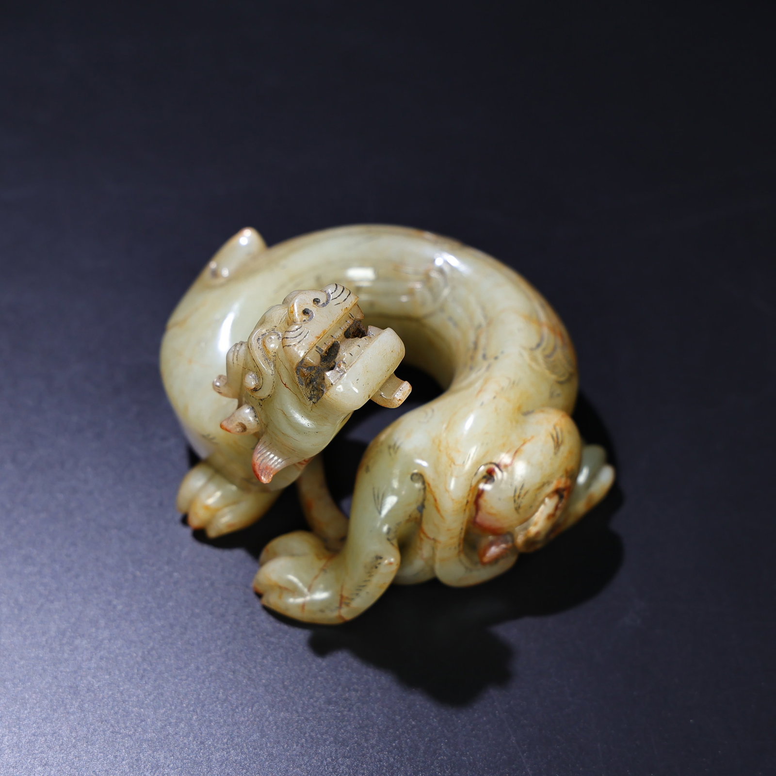 An Exquisite White Jade Dragon Ornament - 2
