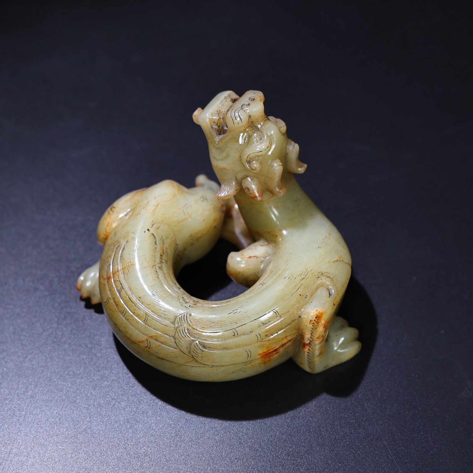 An Exquisite White Jade Dragon Ornament - 3