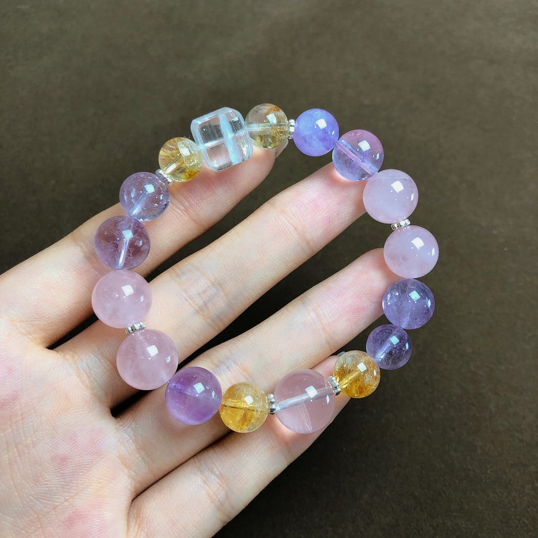 An Exquisite Crystal Bracelets: Estimated Value:300-600 An Exquisite Crystal Bracelets,Size:9.7mm, Weight:29.7g 水晶手串