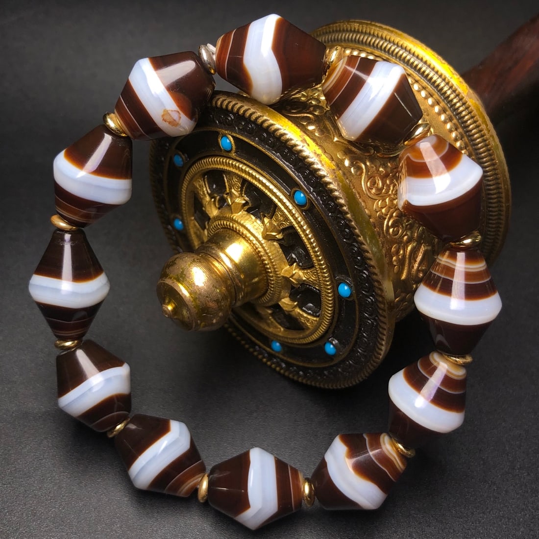 An Exquisite Dzi Bead Bracelets: Estimated Value:600-1200 An Exquisite Dzi Bead Bracelets,Size:19mmx13mm 天珠手串