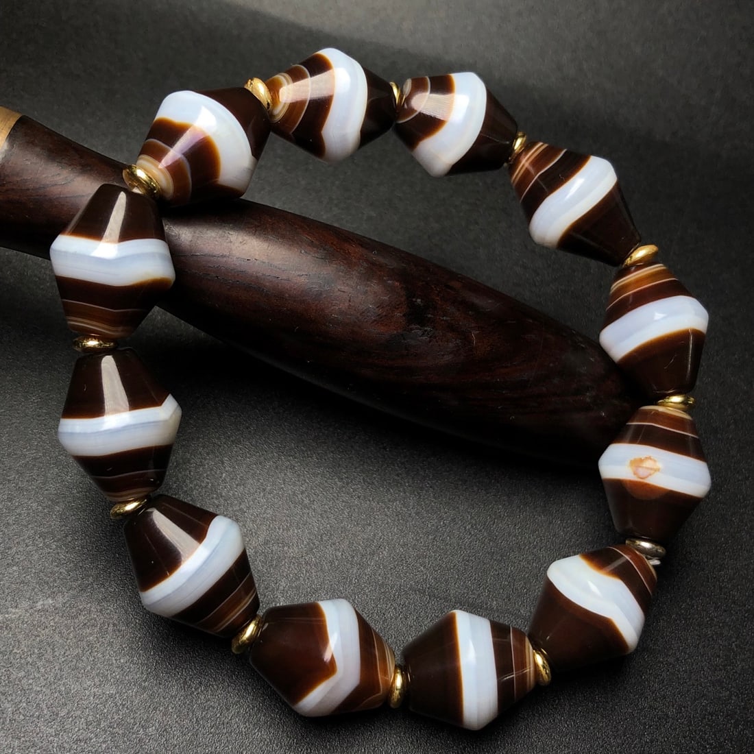 An Exquisite Dzi Bead Bracelets - 4